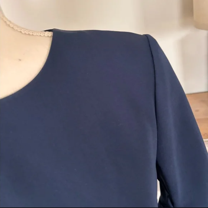 VESTIDO CORTO MANGA VUELO