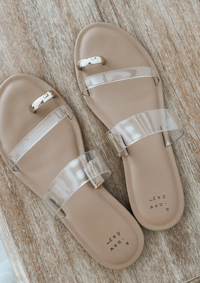 SANDALIAS NUDE DETALLE DORADO